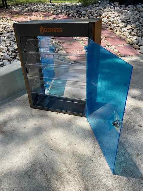 Display Case (Knife, Coins, Pistols, Collectables)