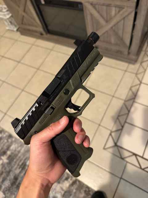 Beretta APX Tactical