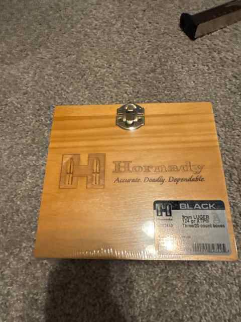 Hornady 9mm Luger 124g ammo w / collectible box