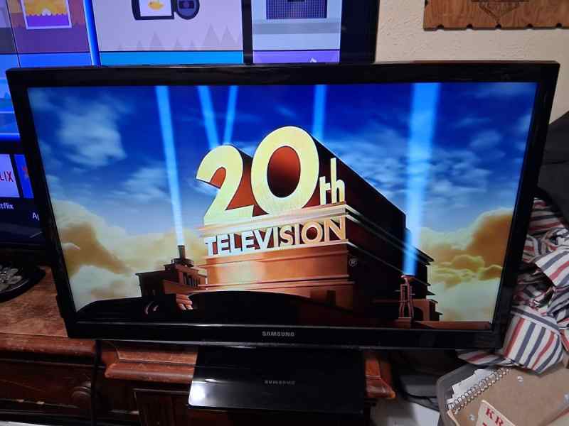 24&quot; Samsung smart TV W Remote works good  