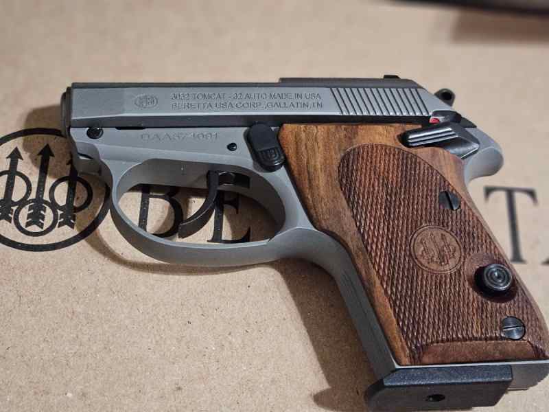 BERETTA TOMCAT 3032 32acp with box ammo and papers