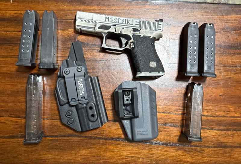 Glock 19 9mm Custom with extras 