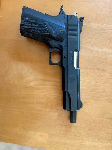 L.A.R. Grizzly IV 44 mag 