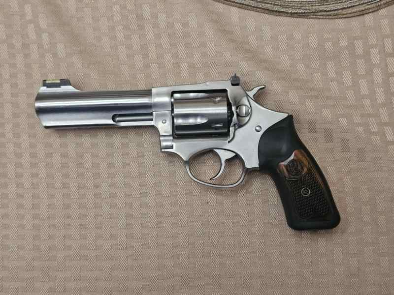 Like New Ruger SP101 357 Magnum 4.2in Stainless