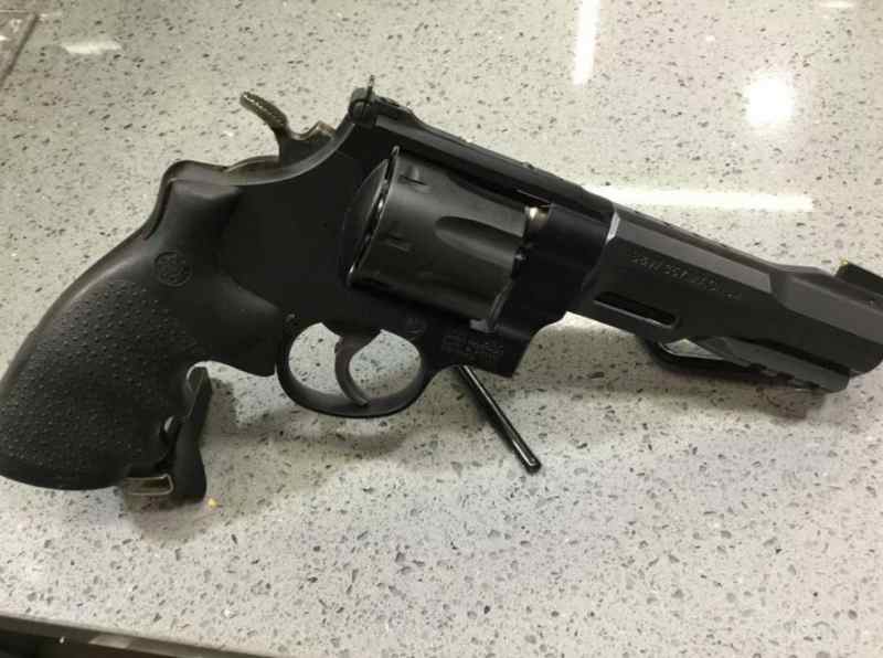 SMITH &amp; WESSON M&amp;P R8 PERFORMANCE CENTER