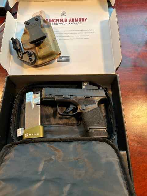 Springfield Hellcat + Red Dot &amp; Holster