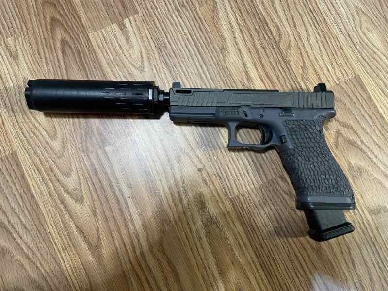 Custom Glock 17 gen 3 WTS/WTT 